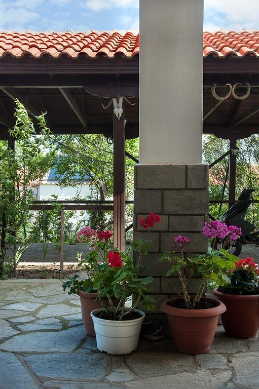 Meraklis Rooms Kariotes Exterior photo